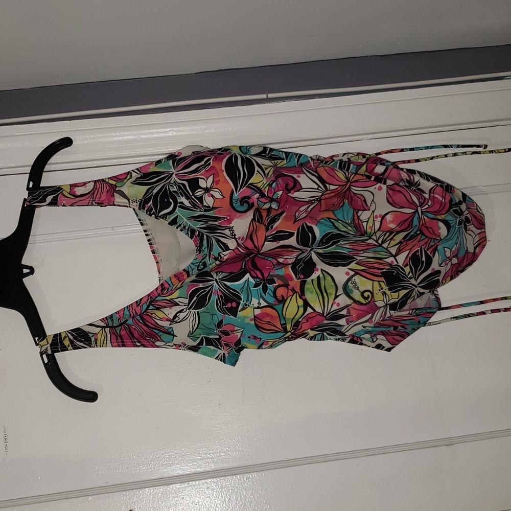 22W, Multi-Colored, floral; Tankini top